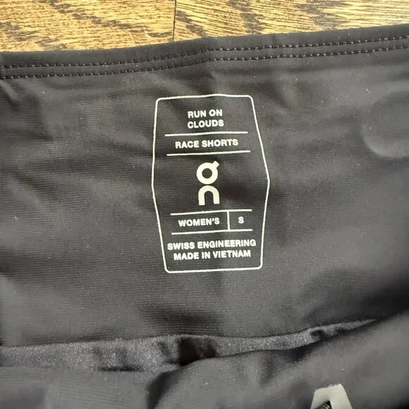 On Running Black Athletic Shorts - Picture 6 of 6